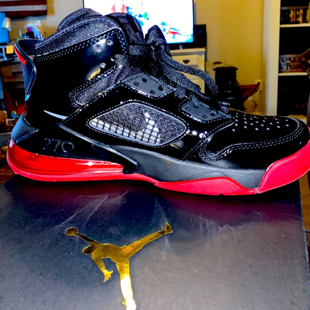 NIB Nike Jordan Mars 270 size 5Y